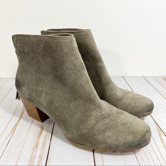 Kenneth Cole Reaction Taupe Suede Tassel Booties 6.5 - Picture 1 of 11